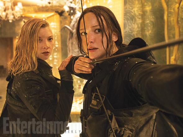 Natalie Dormer & Jennifer Lawrence in 'The Hunger Games: Mockingjay - Part 2'