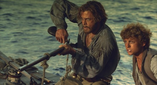 chris-hemsworth-tom-holland-in-the-heart-of-the-sea-600x324